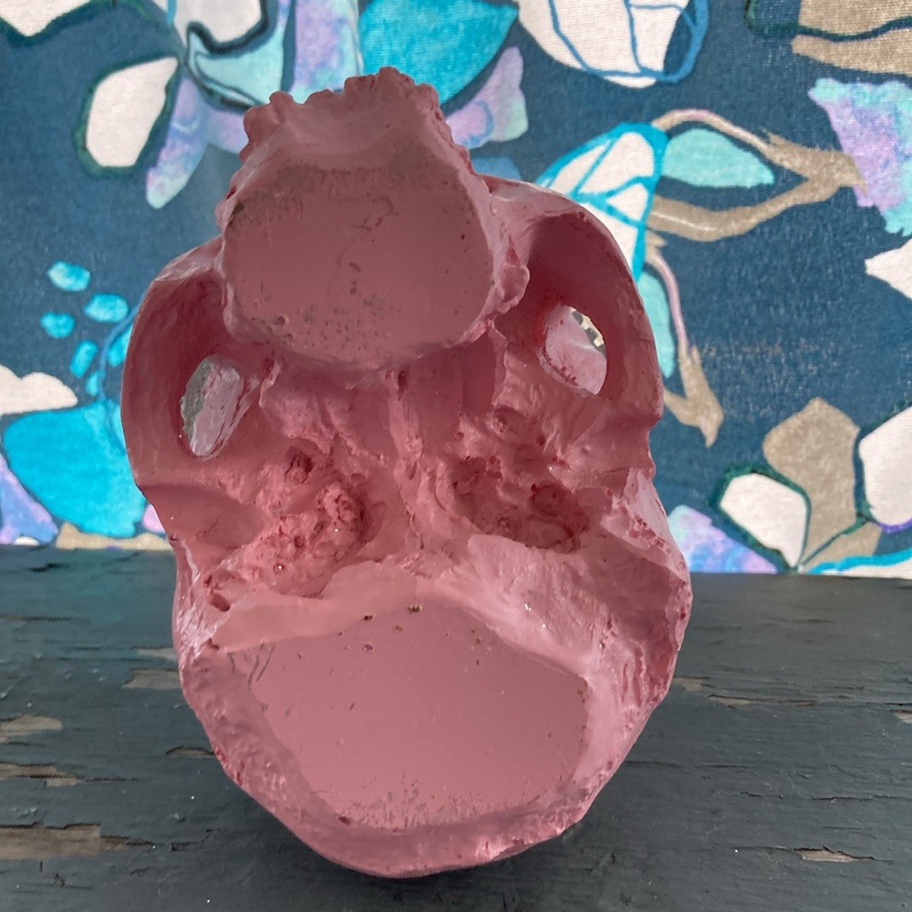 Halloween decorative Skull Sculpture Silver sparkle Crown bubblegum pink goth - Picture 10 of 16